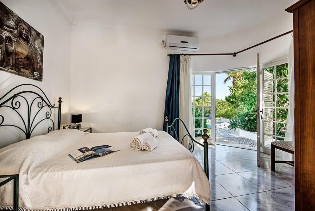 Villa Cabrita, Superb Location, Large Villa, Walk To Restaurants, Supermarkets Beach Guia  Exterior foto