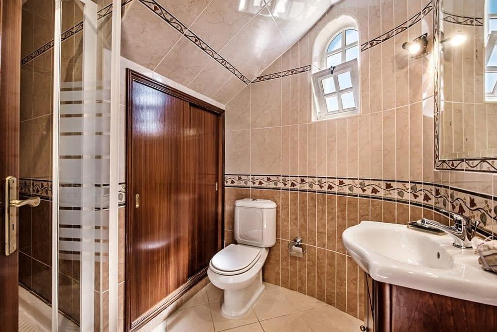Villa Cabrita, Superb Location, Large Villa, Walk To Restaurants, Supermarkets Beach Guia  Exterior foto