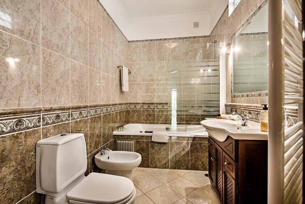 Villa Cabrita, Superb Location, Large Villa, Walk To Restaurants, Supermarkets Beach Guia  Exterior foto