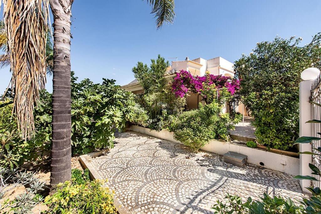 Villa Cabrita, Superb Location, Large Villa, Walk To Restaurants, Supermarkets Beach Guia  Exterior foto