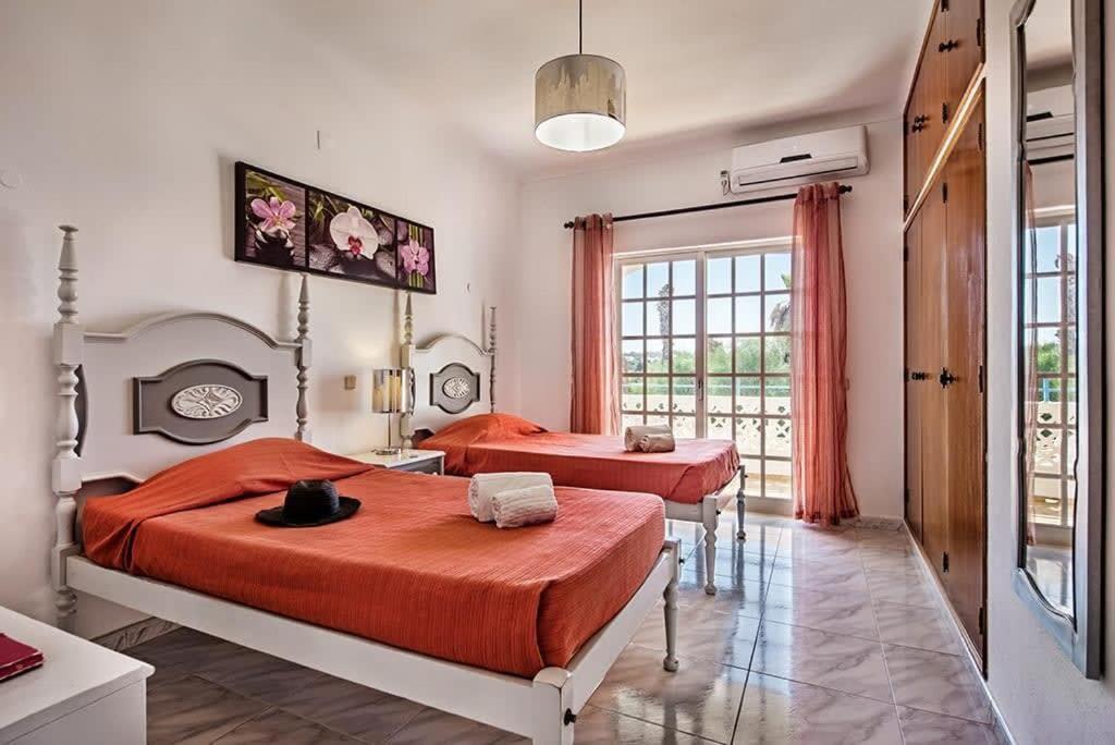 Villa Cabrita, Superb Location, Large Villa, Walk To Restaurants, Supermarkets Beach Guia  Exterior foto